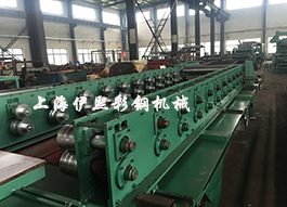 S型搭接墻板式夾芯板復(fù)合彩鋼機器